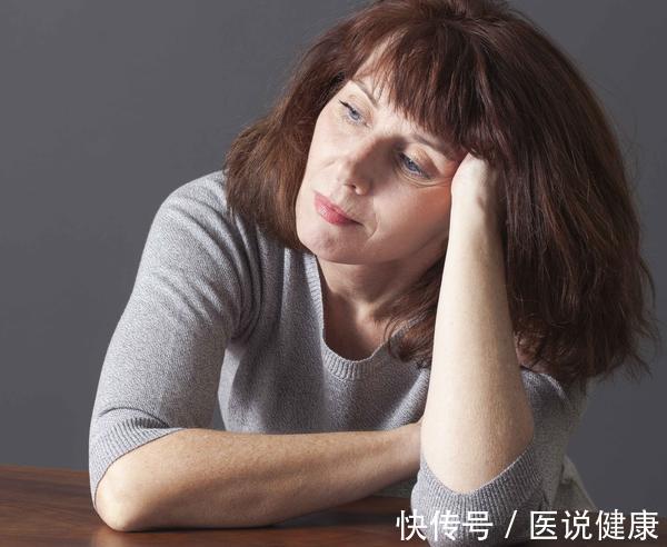 抑郁症患者|抑郁症患者，经常有4种情况！有这3种特征的老人，要做好预防