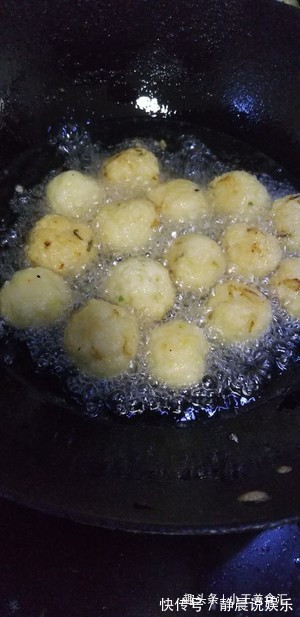 剩米饭粒粒是宝,教你秘制新吃法,不炒蛋不熬粥,出锅全家流口水