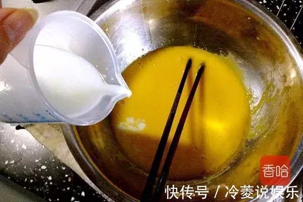 3个鸡蛋,一袋牛奶,蒸一蒸,做香喷喷蛋糕,家里有孩子不要错过
