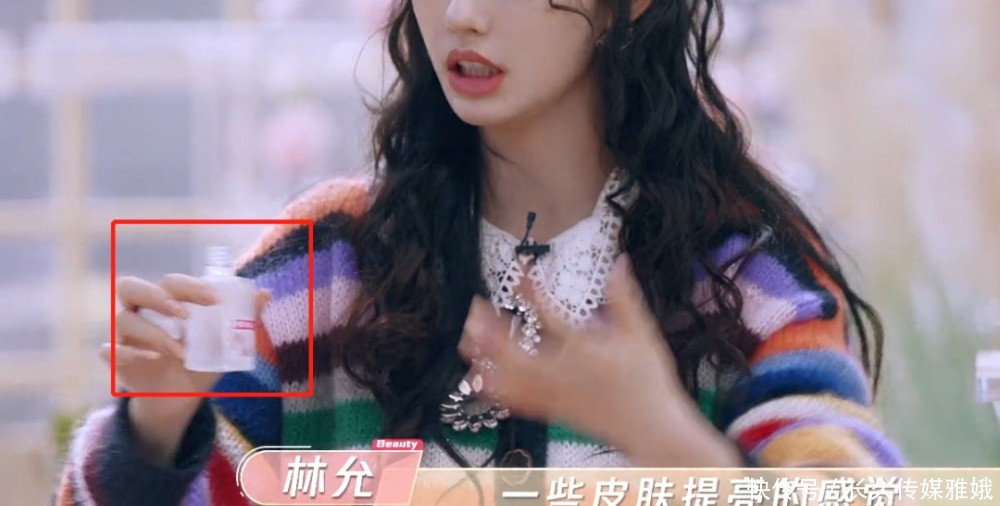 她给粉丝推荐几十块钱的平价产品，浴室里用的却是万元面霜？