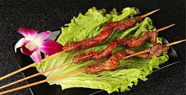 只有东北人才敢吃的4种烧烤,第3种看着就想吐,难以咽下