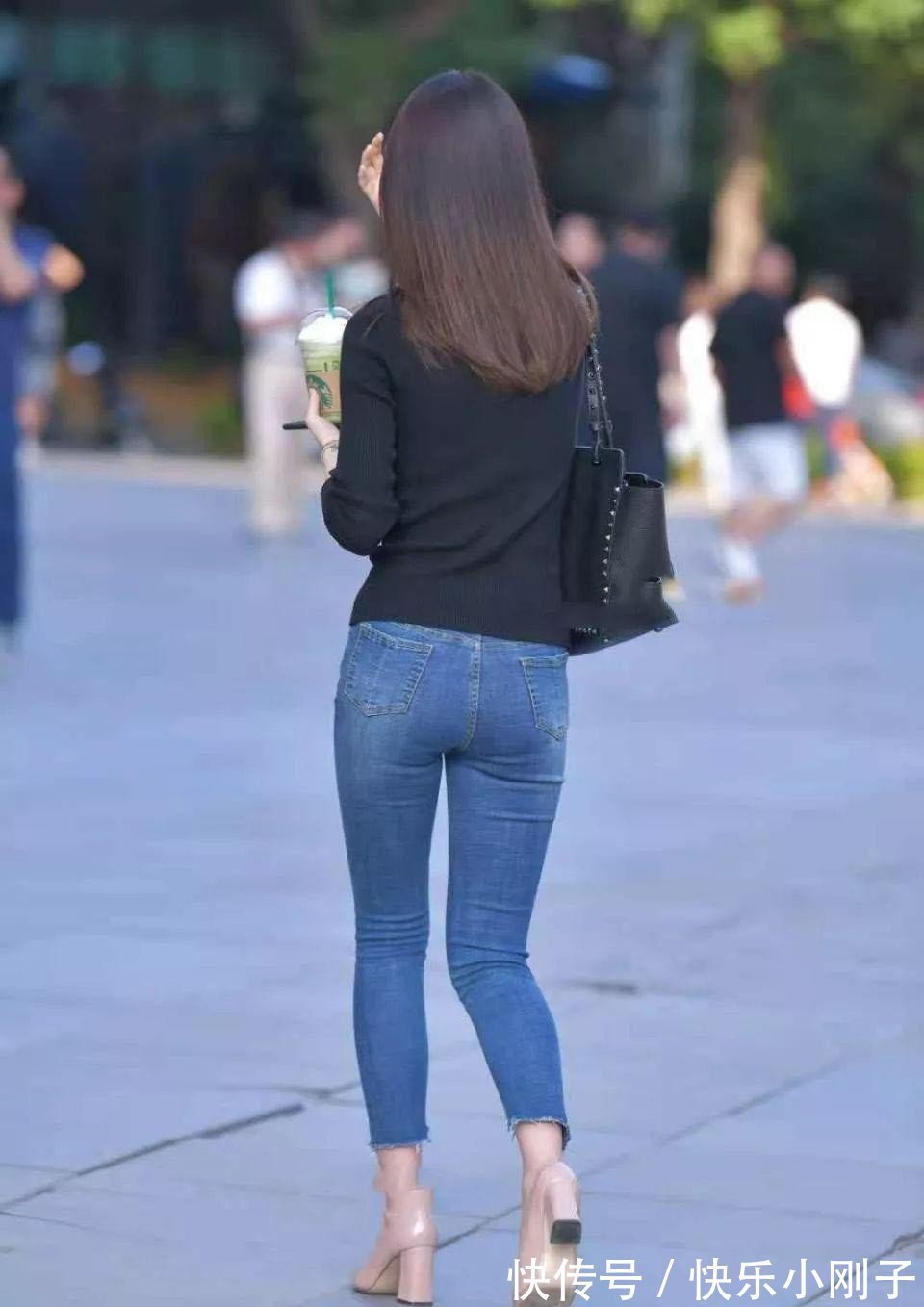 气质|小姐姐的气质相当出众，搭配颜值和身姿走猫步
