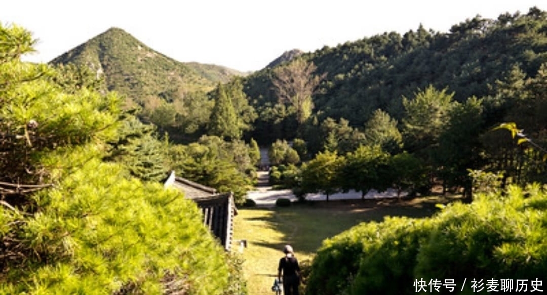 景区|走进朝鲜王陵景区，游客很少，石狮子威武