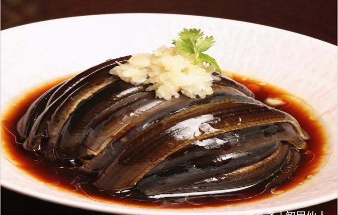 美食推荐：铁板猪手、砂锅老豆腐、炝虎尾制作方法