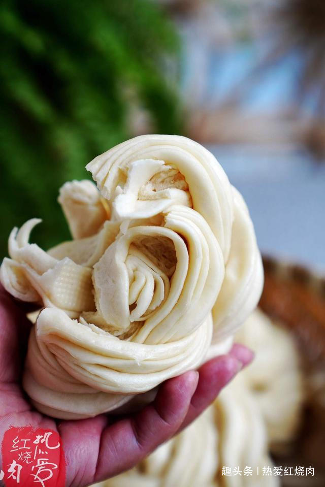 猪油|发面时光加酵母是不够的,多加一勺料,做好的花卷更松软更洁白!