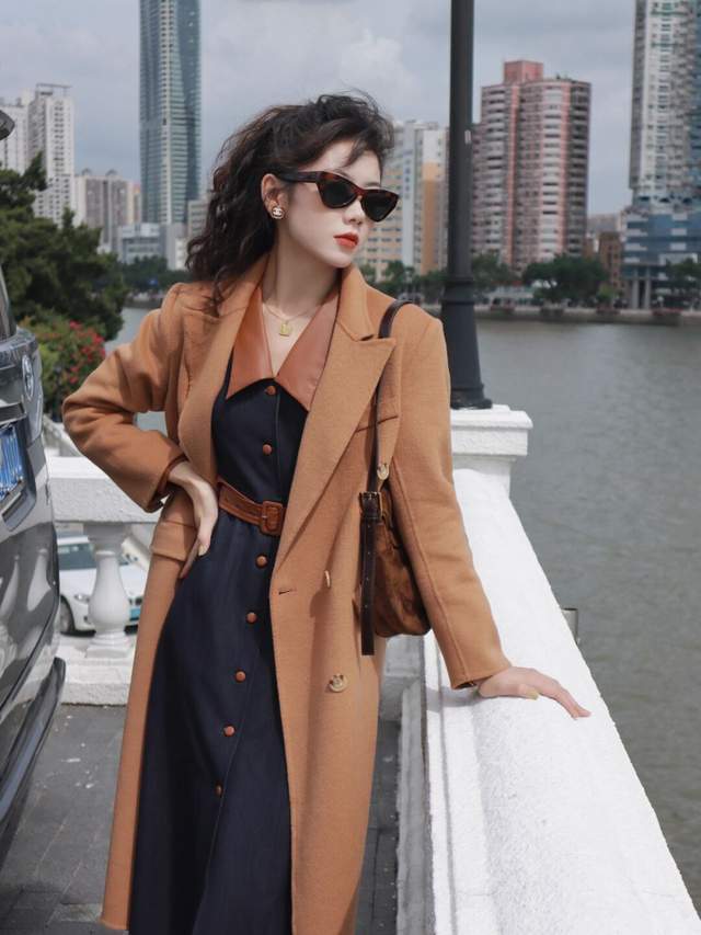 减龄|裙装穿搭指南,30+女性穿起来也不显老,穿出18岁的清纯魅力