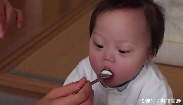 21三体综合症|外国宝妈不顾反对生下“唐氏宝宝”,网友坦言:都有一个共同点!