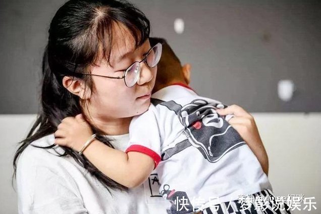 脸蛋|家长多摸宝宝的这3个部位,孩子能够更聪明,很多父母还不知道