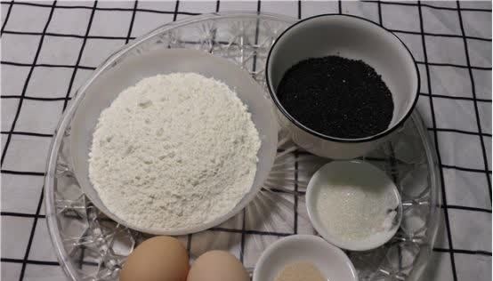 小片|黑芝麻这样做太吃了，加2个鸡蛋，简单一搅，出锅小孩抢着吃