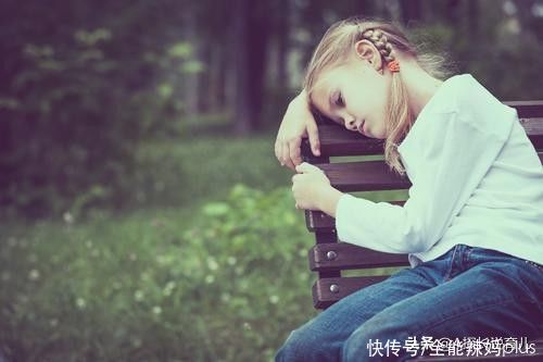 小女孩|想要女孩有出息，“养女3忌”要牢记，爸妈越早知道越好