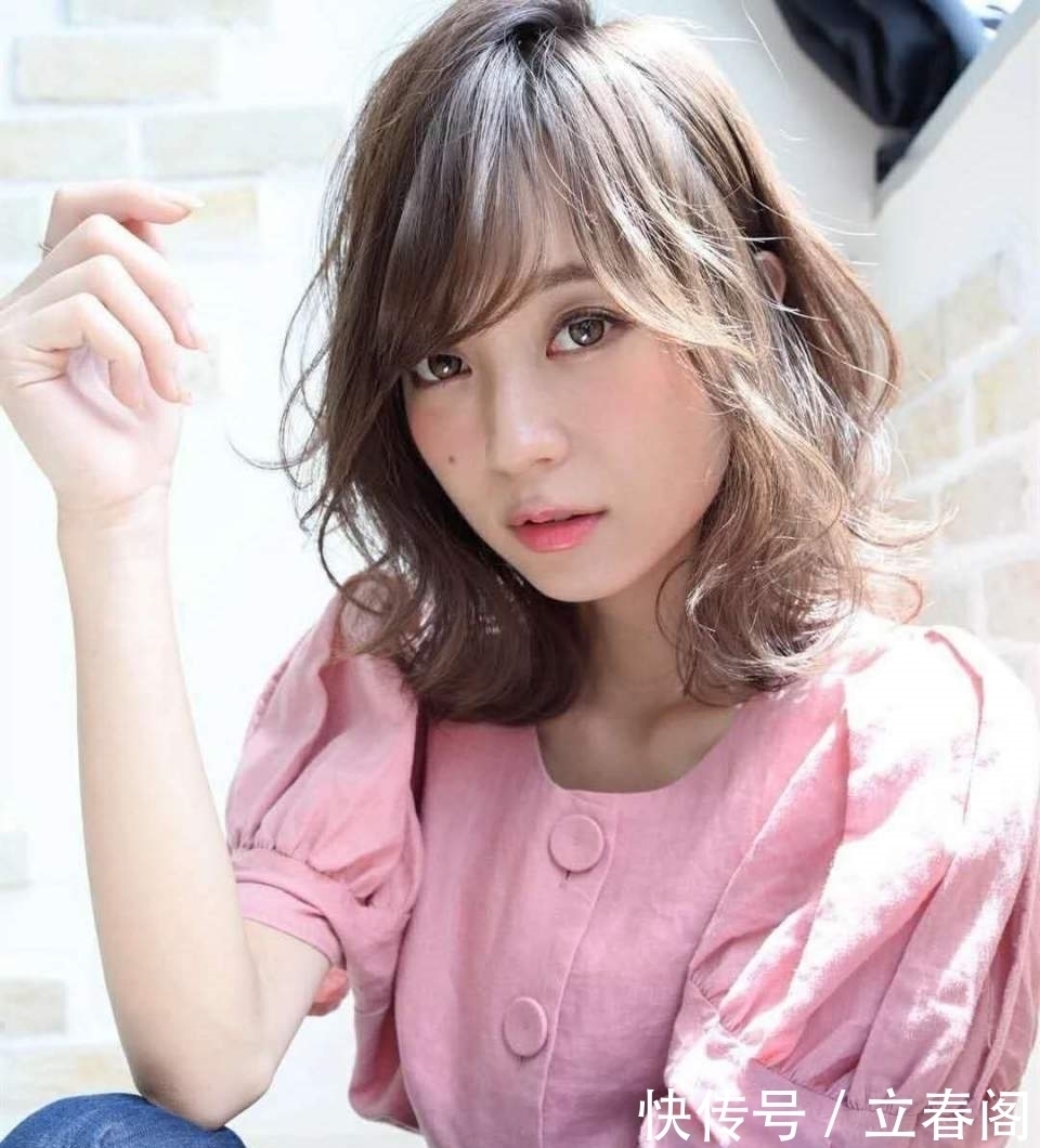 肩膀|女生及肩长度有哪些好看的发型推荐呢?