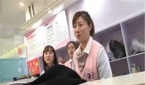 家长会|宝妈穿着新买的“洋衣服”去开家长会,班主任看到:换一件再来