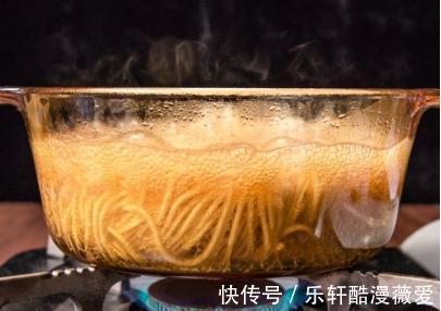 好吃|几分钟就搞定的鲜虾面，作为早餐营养又好吃，做法还简单