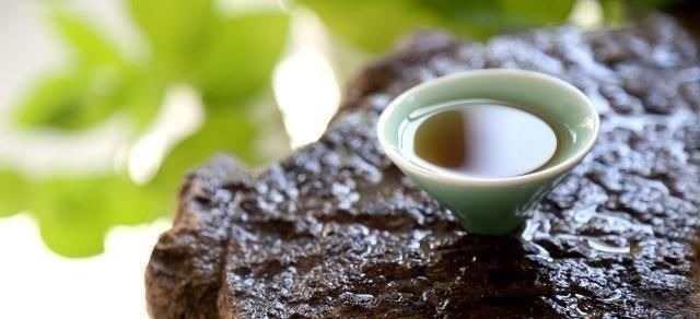 并发症|内科医生热水里撒一把，连喝1月，血糖降了，跟糖尿病“再见”