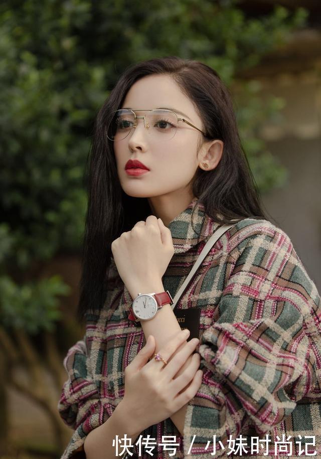 初秋的穿搭方式,可以学娜扎穿,打扮得漂亮还不廉价