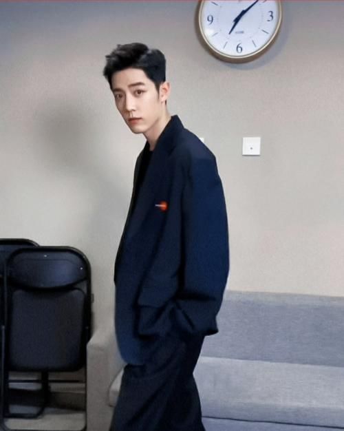 肖战|肖战再次营业:笑得越灿烂,粉丝哭得越惨!