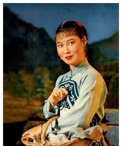 时代|都是女高音歌唱家,都奉献很多经典,郭兰英和李谷一谁唱得更好