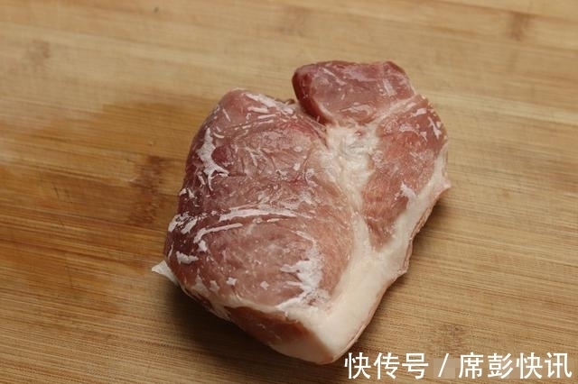冰箱拿出来的冻肉,不要用水泡!教你一招,吃起来跟新鲜的肉一样