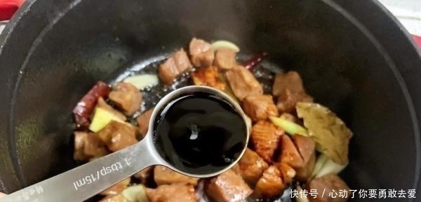 春末遇到此菜别手软,堪称植物“美白丸”,常吃晒黑的皮肤也白了