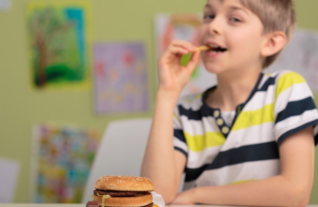 牛肉|孩子发育慢少吃牛肉,孩子长高个,少吃2种食物