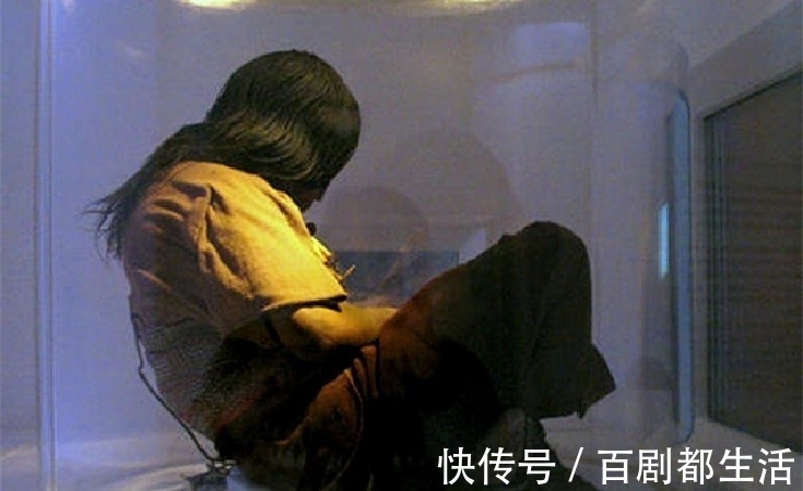 盘腿$少女被冰封500年,被发现时盘腿而坐,面孔栩栩如生