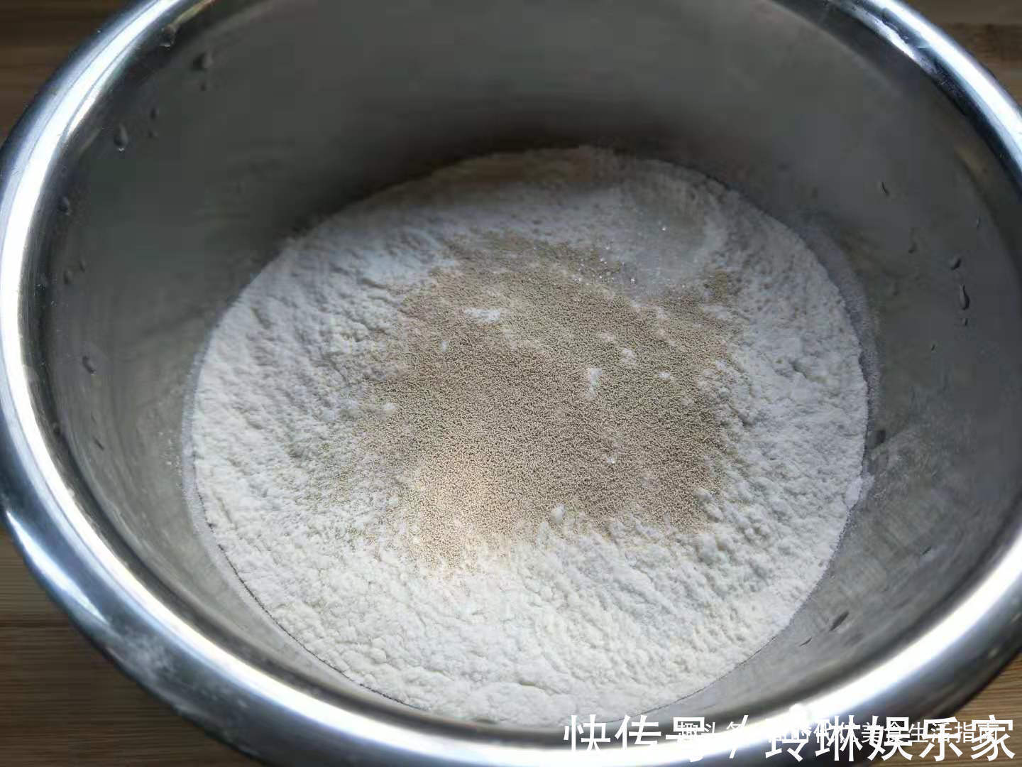 番茄酱|外面30一个的披萨，自己在家做成本只需几块钱，又软又香又划算