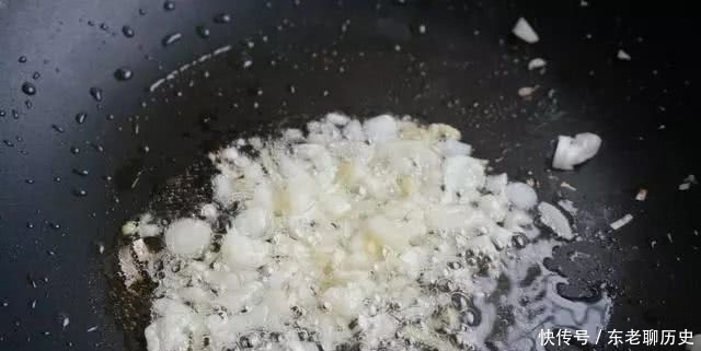 家常|鱼香肉丝家常版做法,简直太下饭!