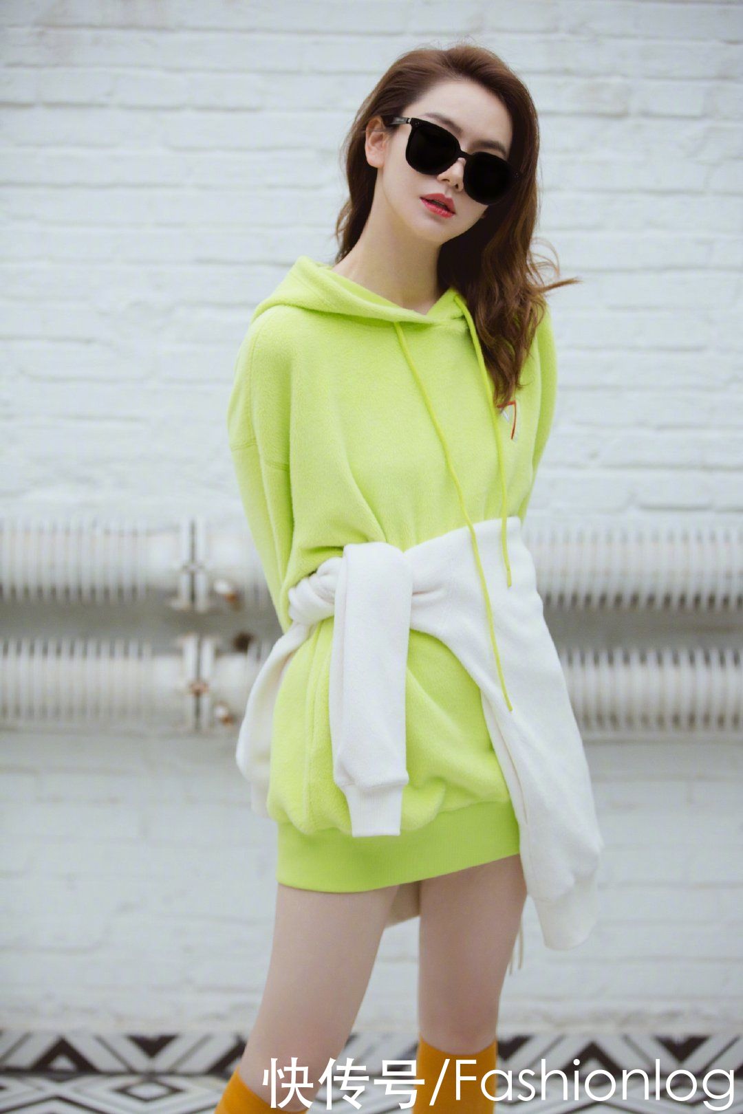 降温季节愁搭配？百搭减龄卫衣get起来，休闲时尚的必备款