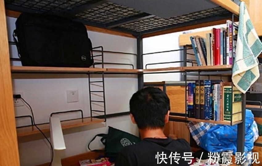 宝宝|“全网混得最差”的男娃走红，午休照片被拍下，网友：真是亲爹