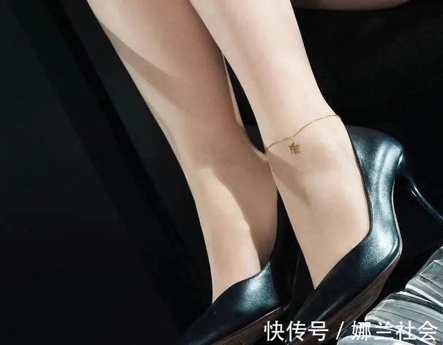 气质 细跟高跟鞋能够让你走出美丽的步伐,更有女人味儿