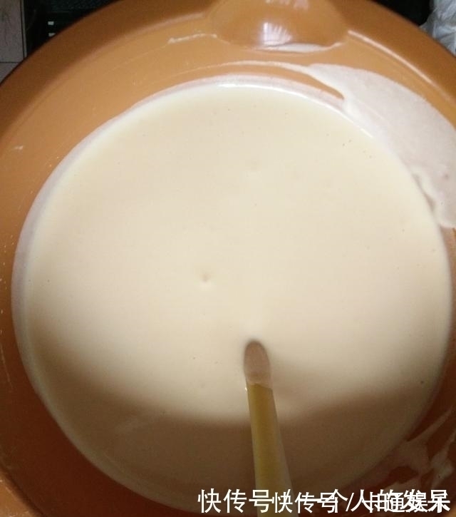 蛋糕|电饭煲蛋糕 起的非常高,材料只需4样 可香了松软好吃