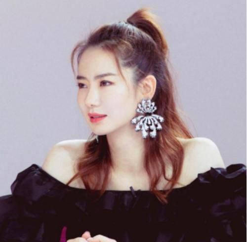 好好学习|丸子头已经过时啦,现在流行男女通吃的“苹果头”,时髦显脸小