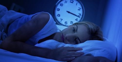 癌细胞|“肺癌”来临时，睡觉会出现3个异常“征兆”，可自测别忽略