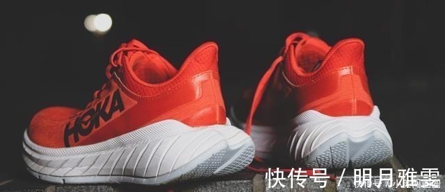 碳板 只有中底，没有大底的跑鞋，你想不到这双Hoka有多耐磨