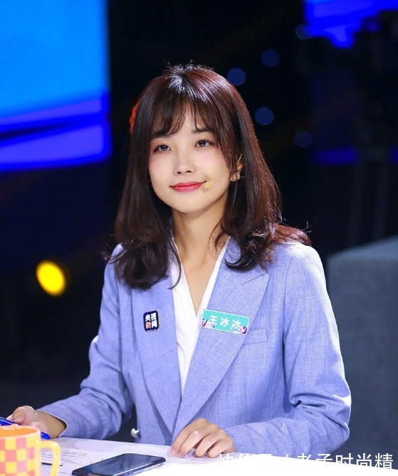 少女 王冰冰少女职场穿搭值得参考,甜美自然还稳重