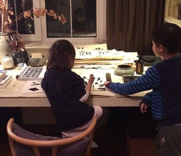 晒晒孙楠住的豪宅，全屋铺着实木地板，面积大得像个迷宫