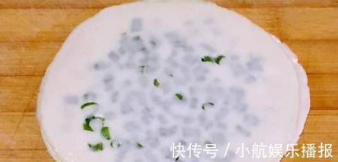葱油饼这一种做法,不用和面,10分钟就能吃上香喷喷的早餐