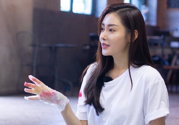 张天爱现场量腰围,比钱枫的头围还小,“蚂蚁腰”让网友羡慕!