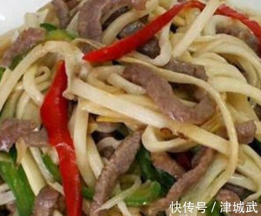 十月最适合吃茭白,配点牛肉丝一起炒,家常美味,吃两碗饭都不够