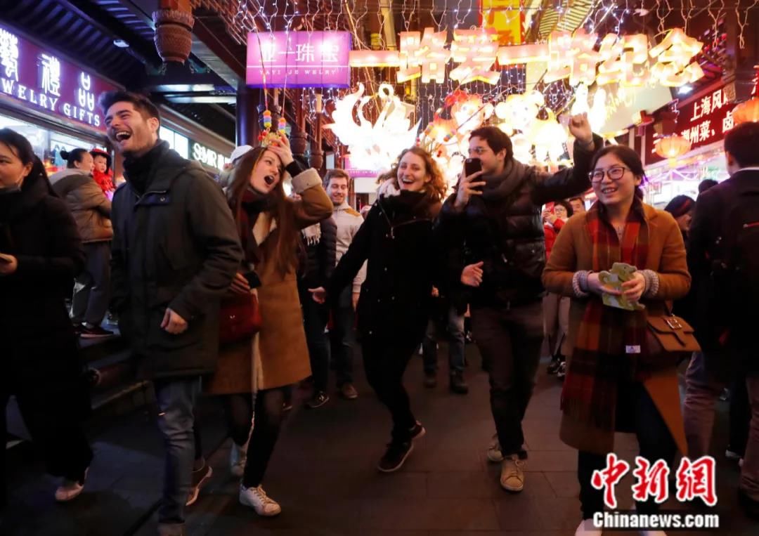 中新社|东西问丨萧放：元宵节为什么离不开一个“闹”字？