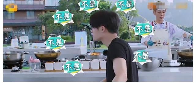 李雪三|赵丽颖回归《中餐厅》，当面调侃黄晓明，从客人秒变员工不当外人