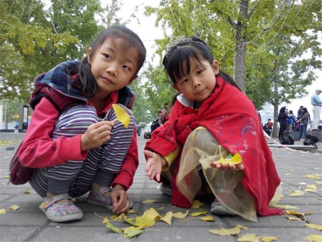 姐姐|“妈妈,那姐姐穿得好少”,公交上本科妈妈的回答,堪称教学典范