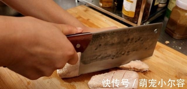 天热不想做饭，媳妇将蔬菜和肉一锅焖，端上桌全家人吃嗨了