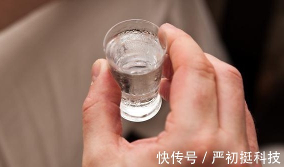 脑梗|无论男女,过了40岁尽量少吃3种食物,摆脱脑梗塞,身体更健康