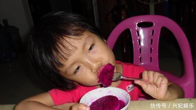 火龙果|2岁宝宝突然“尿血”,妈妈哭着去医院,医生:这东西别给孩子吃