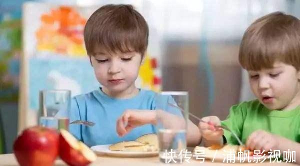 风度|孩子有没有风度和教养,一顿饭就能看清,父母应该提早知道