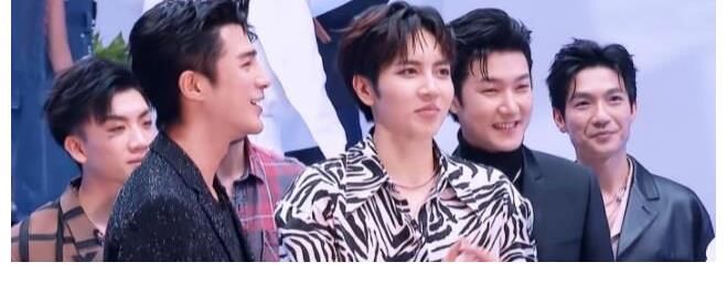 《追光吧》镜头分配引热议,6人舞台被剪,张晓龙:一碗水要端平