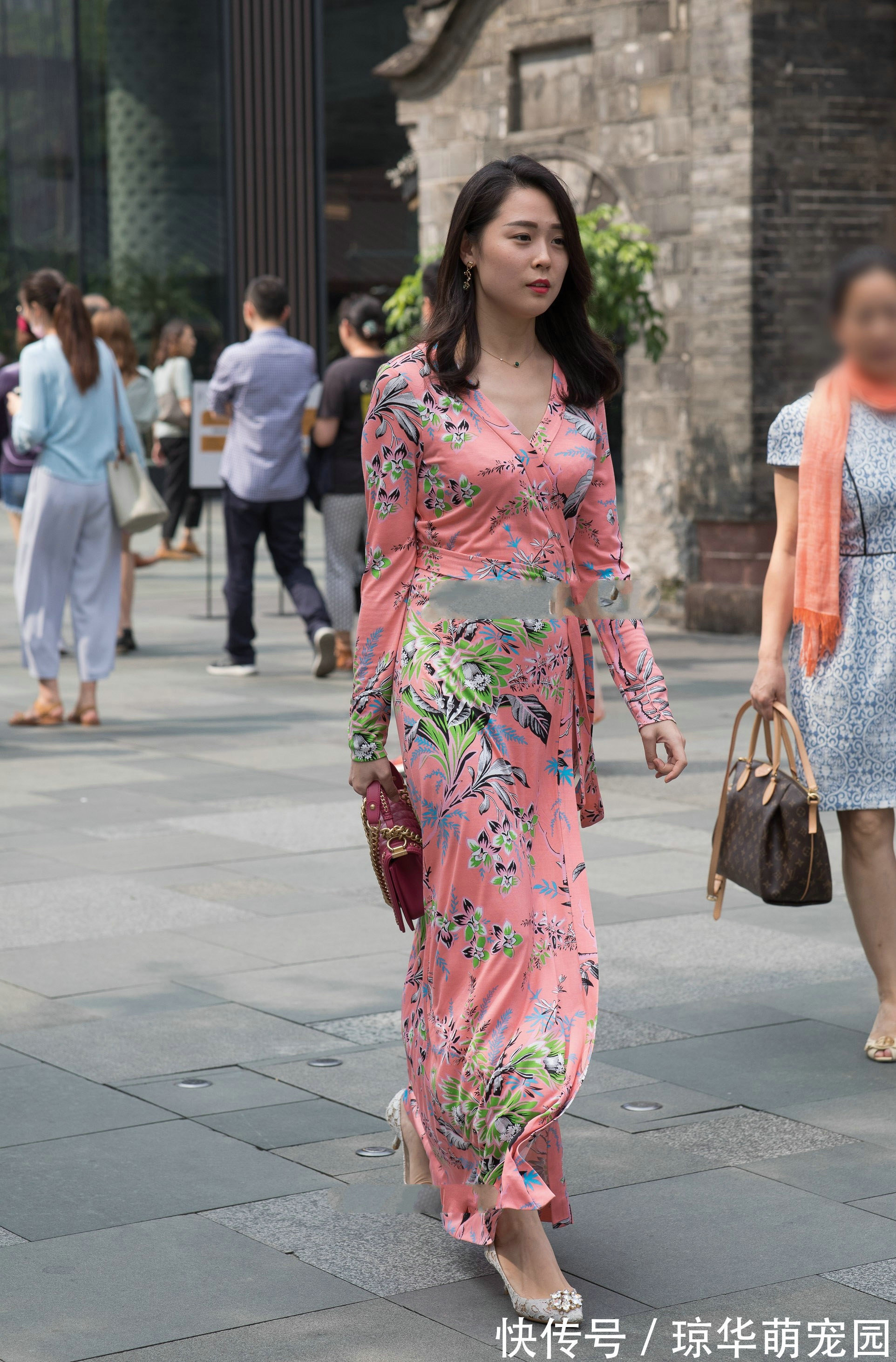 搭配|柔软连衣裙搭配,个性时尚,显个人气质