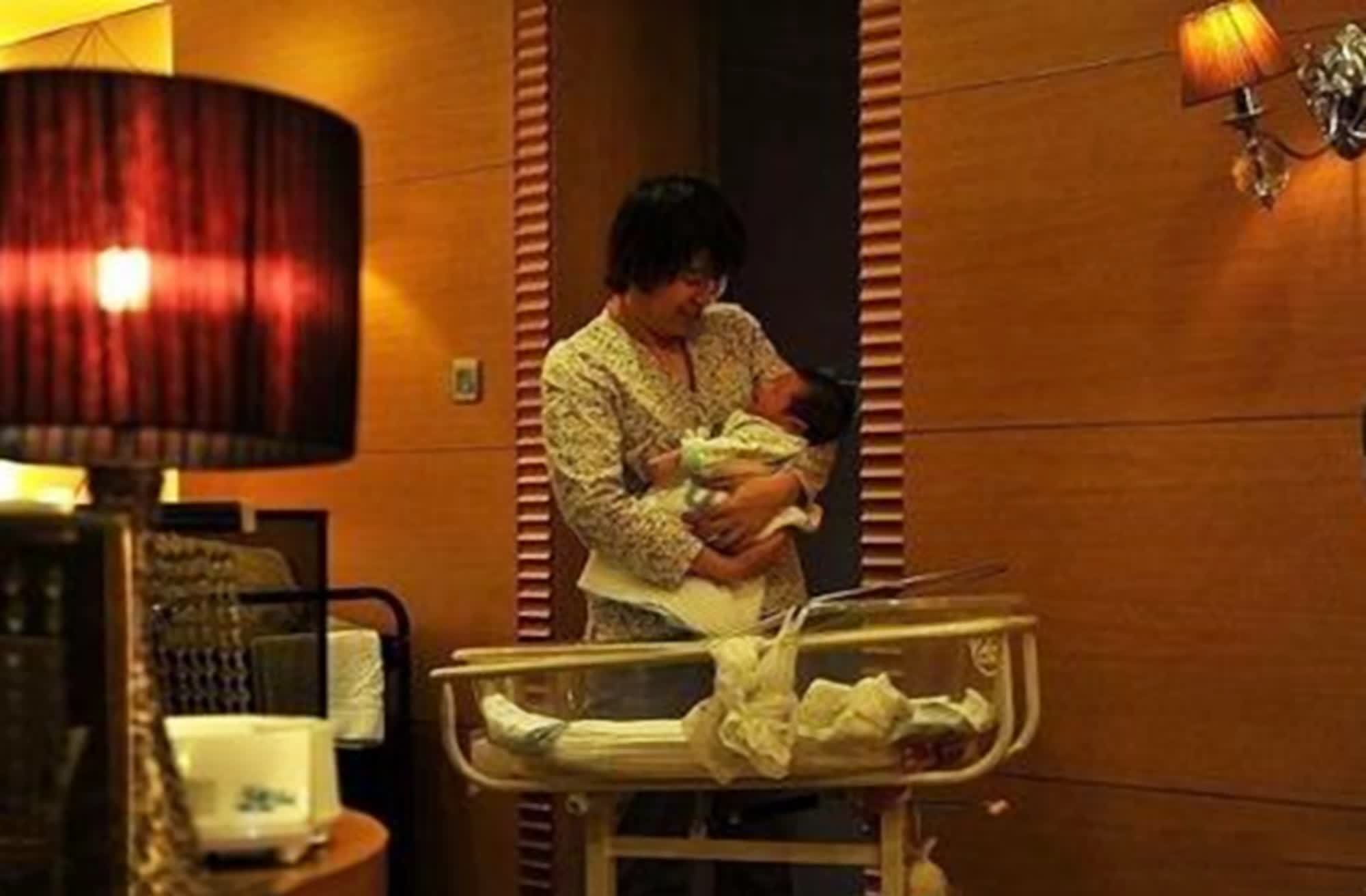 安全感|抱着睡、放下醒的“睡渣”宝宝,你家有同款吗?这几招或许有效