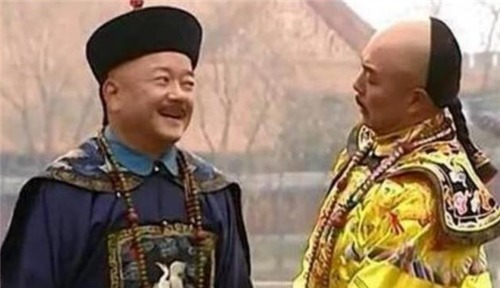 退位|乾隆帝退位前写了一个字,百官看后哄堂大笑,仅和珅一人没笑出来